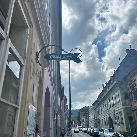 Apartamento Old Town Elegance Braşov Exterior foto