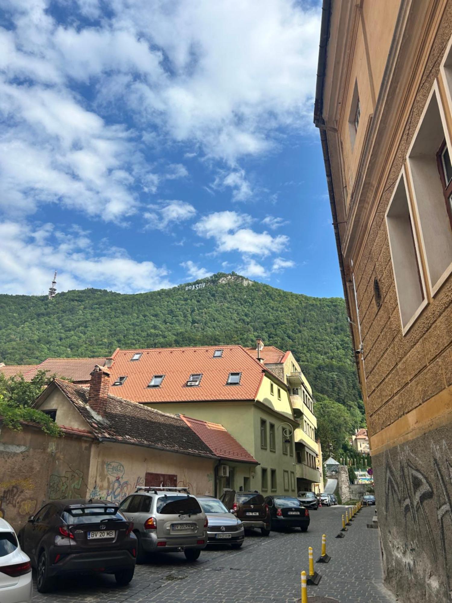 Apartamento Old Town Elegance Braşov Exterior foto