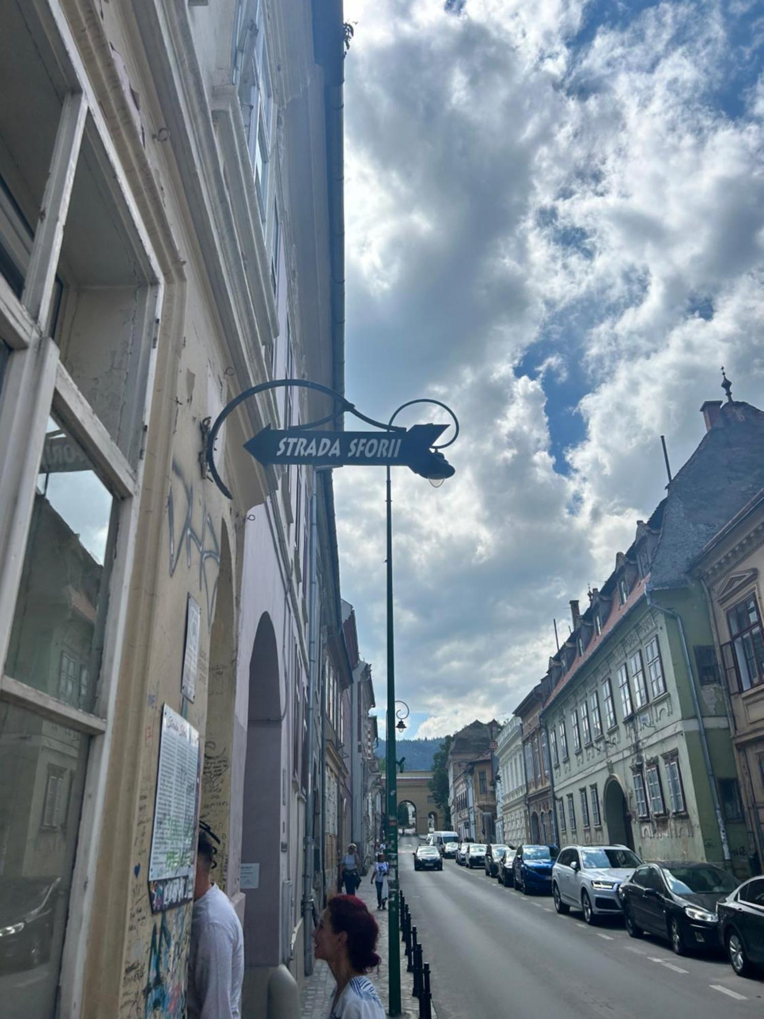 Apartamento Old Town Elegance Braşov Exterior foto